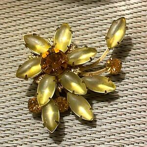 Marquise vintage brooch